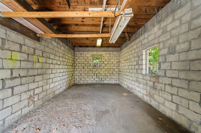 Building Photo - 1227 NW 27th St