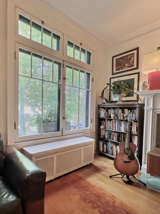 Building Photo - 2921 N Pine Grove Ave