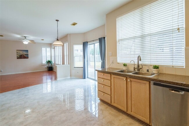 Building Photo - 2 Mystic Glade Ct