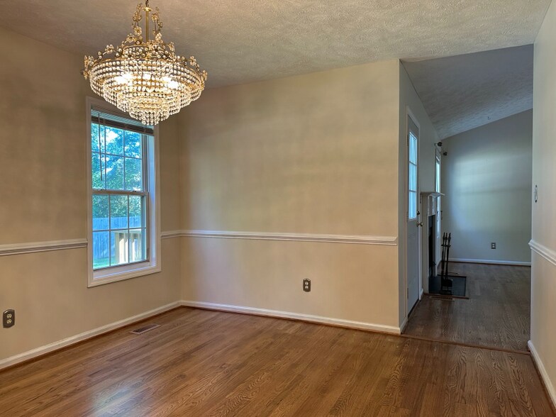 Building Photo - 8400 English Saddle Dr