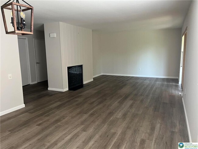 Building Photo - 328 Carver Dr