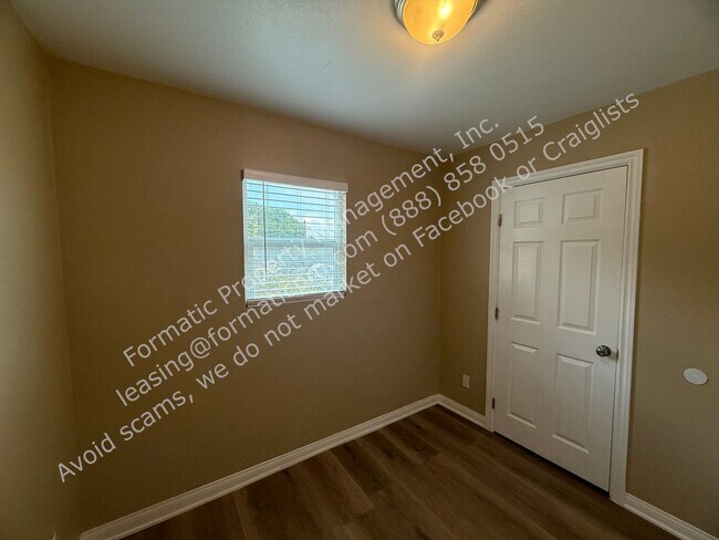 Building Photo - 11771 Hazeldell Dr
