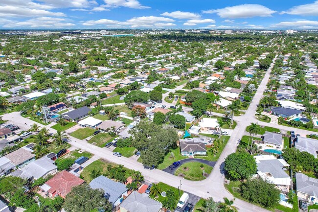 Building Photo - 261 NE 45th St