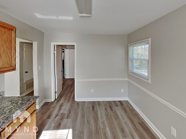 Building Photo - 3700 Braden Dr