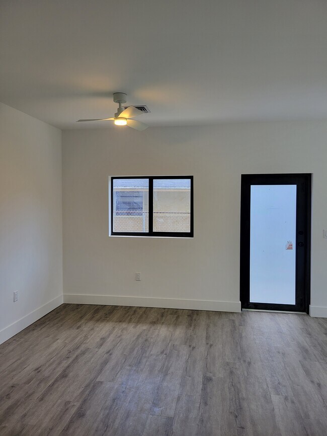 Building Photo - 4140 SW 18th St