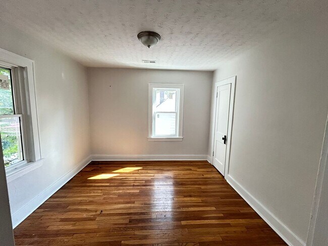 Building Photo - Charming & Spacious Single-Family Home – Pets Welcome!