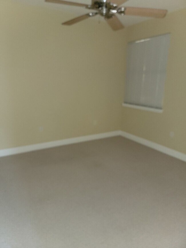 Building Photo - 3 Bedroom / 3 Bathroom - Tidelands