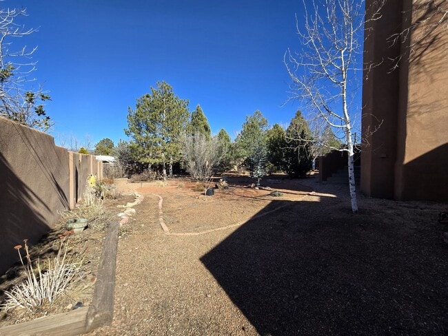 Building Photo - 2835 Don Quixote