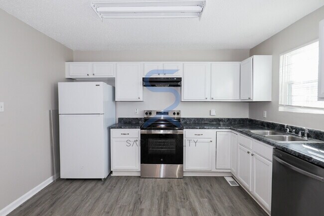 Building Photo - Move in before November 30th and get $100 ...