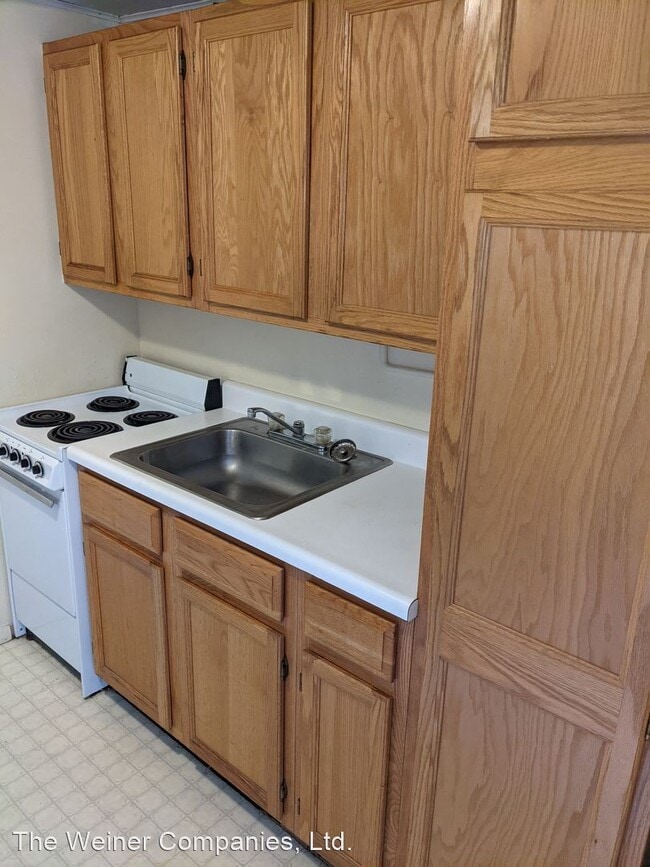 Building Photo - 1 br, 1 bath Apartment - 906 W. Springfiel...