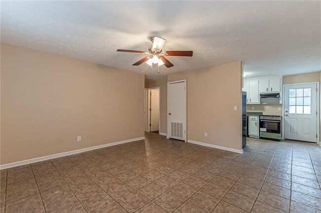 Building Photo - 2/1 Cottage home in Forsyth Co near Lake L...