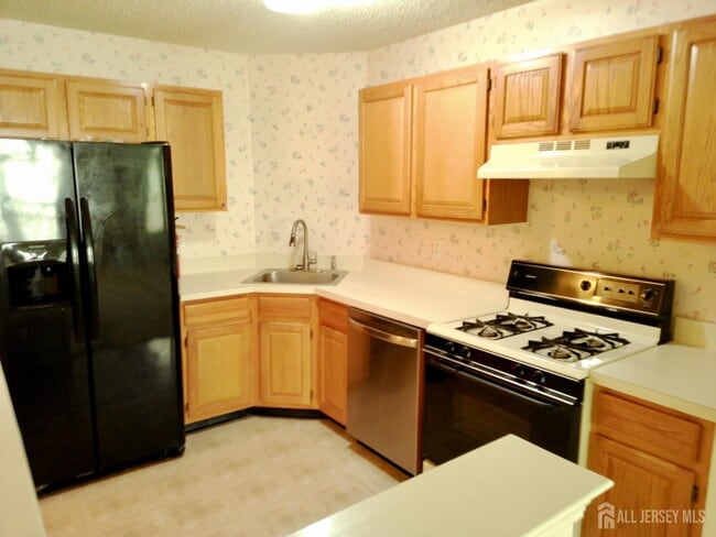 Building Photo - 81 Inverness Dr