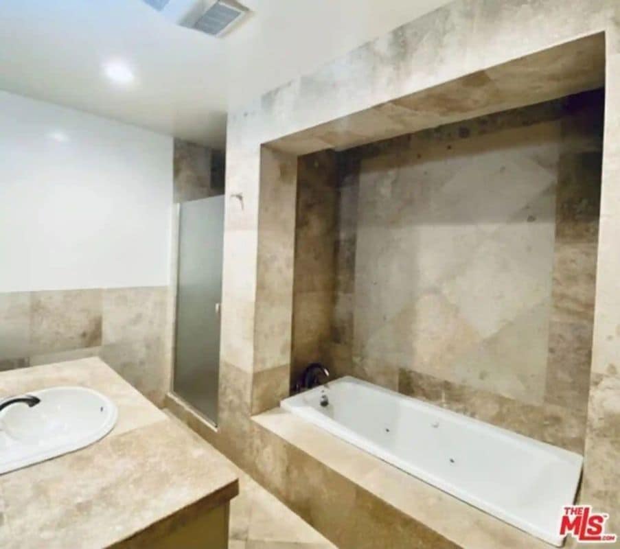 Building Photo - 8455 Fountain Ave