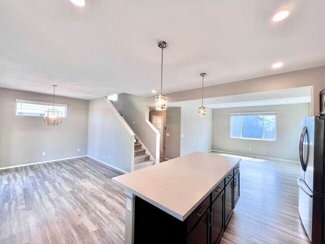 Building Photo - Charming Two-Story Home for Rent in the De...