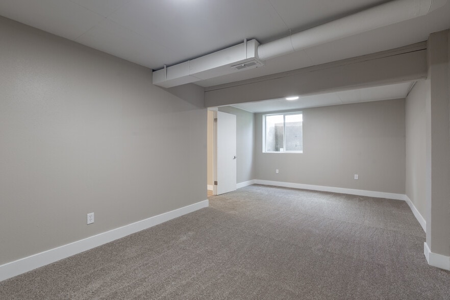 Building Photo - 3728 SE 49th Ave