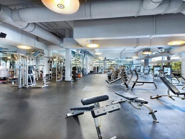 Building Photo - 100 South Pointe Dr