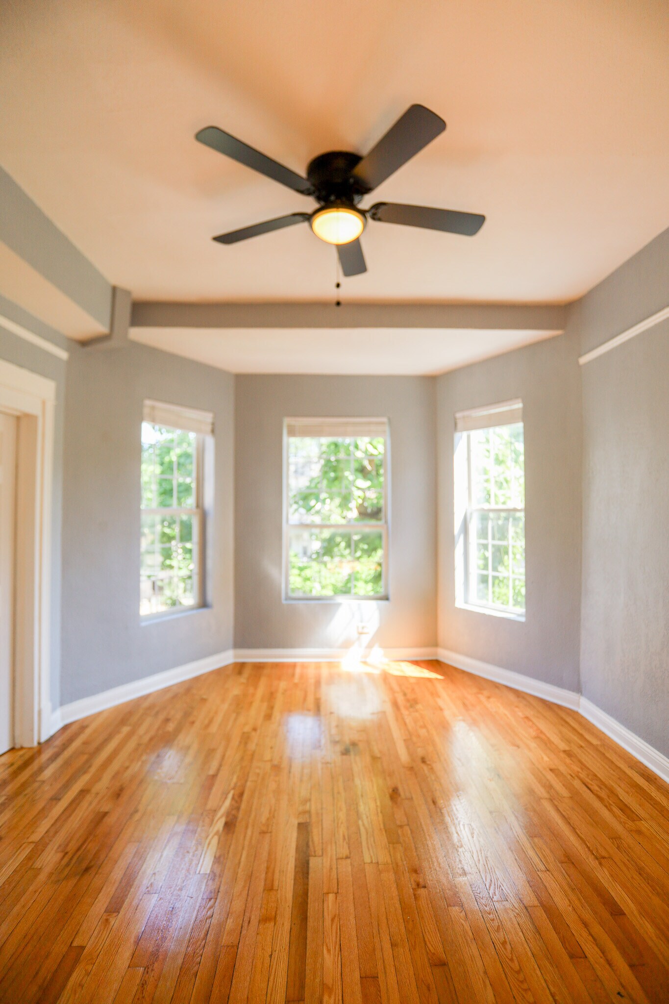 Building Photo - 3525 W Dickens Ave