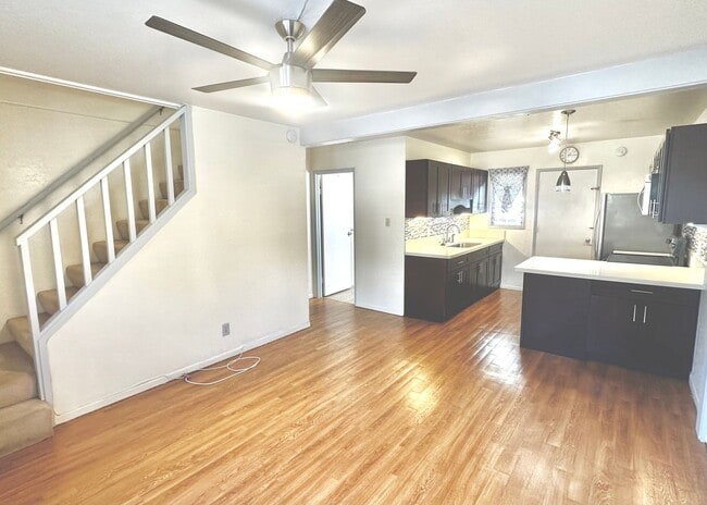 Building Photo - SPACIOUS TOWNHOUSE 2 BED/1.5 BATH/1 PRKG, ...
