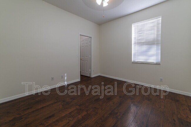 Building Photo - 423 Heather Hills Dr