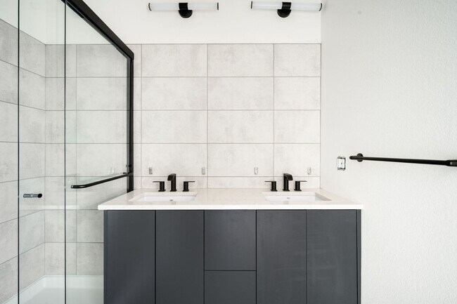 Building Photo - Modern Elegance: Brand New 3-Bed Townhouse...