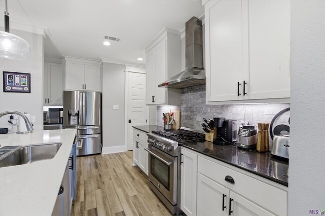 Building Photo - 421 St Thomas Ln