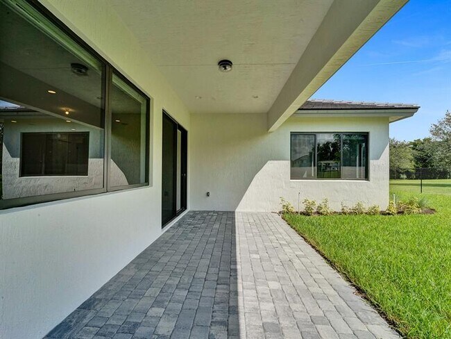 Building Photo - 5736 SW 104th Terrace