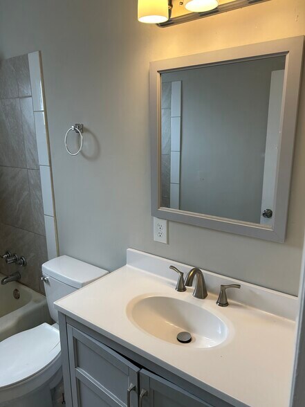 Building Photo - 1307 Hillsway Ct