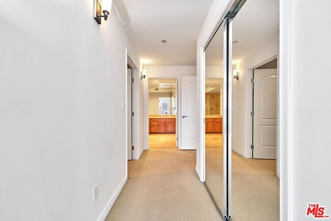 Building Photo - 2230 S Bentley Ave