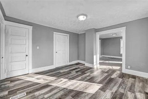 Building Photo - 3124 W 11th Pl