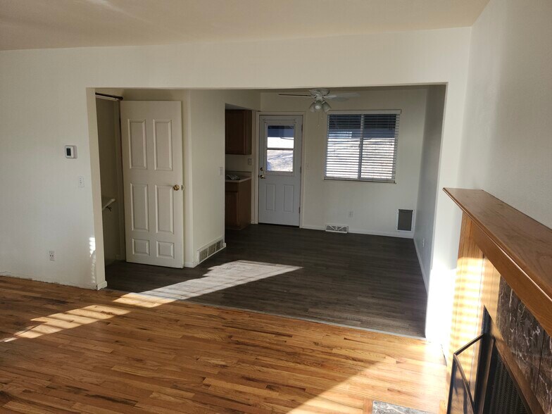 Building Photo - 11461 W 107th Pl