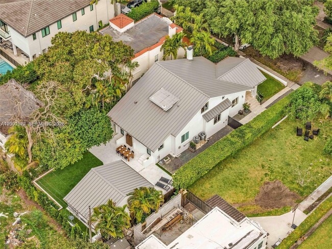 Building Photo - 320 NE 88th St