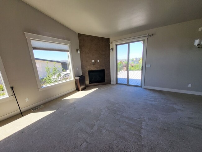 Building Photo - 4581 SW Zenith Point Ct