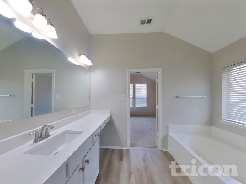 Building Photo - 707 Fireberry Dr