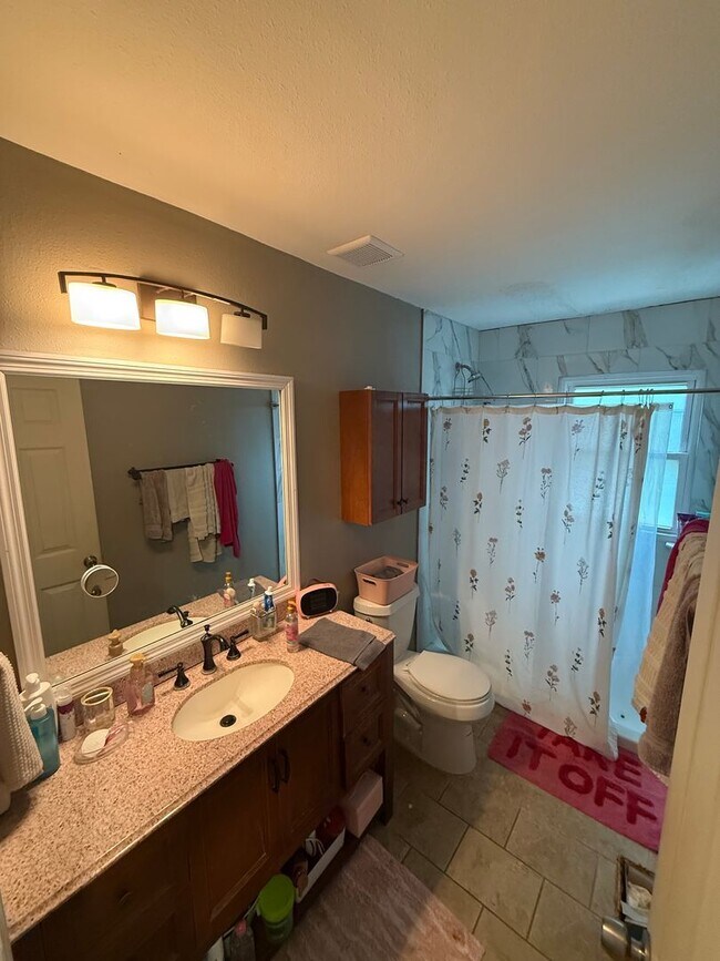 Building Photo - 3/2 Single Family Home Close to FSU!
