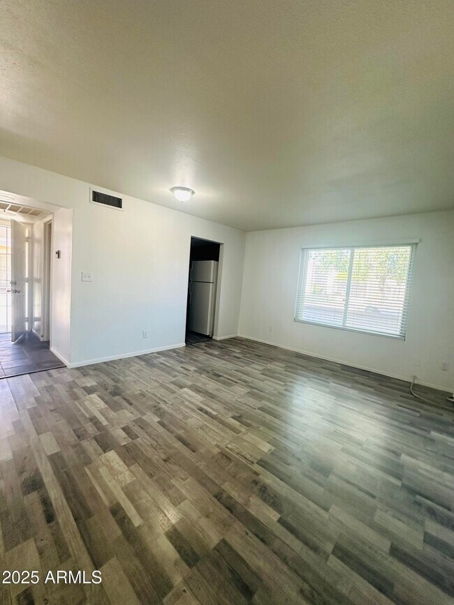 Building Photo - 7126 N 19th Ave