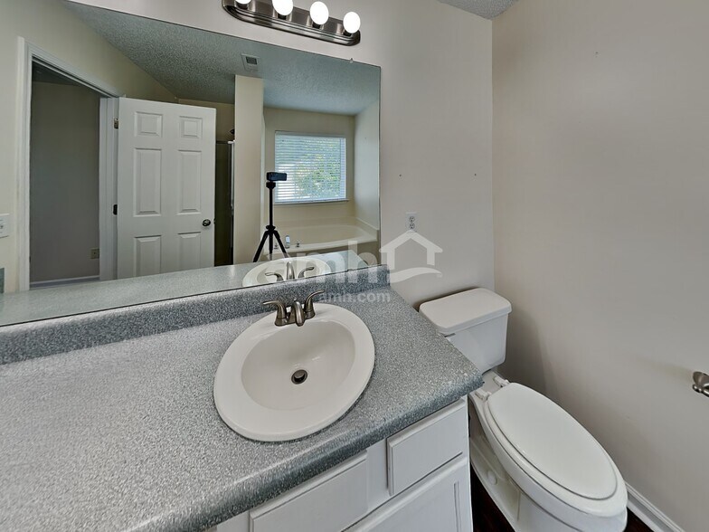Building Photo - 4104 Hunters Trail Dr