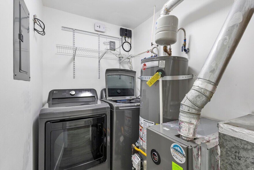 Building Photo - 6876 S 90 E