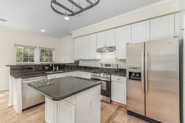 Building Photo - 4035 Cressida Pl