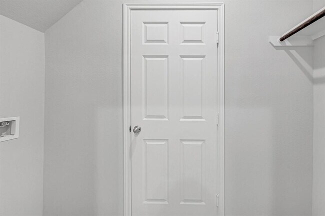 Building Photo - 333 Emerald Thicket Ln