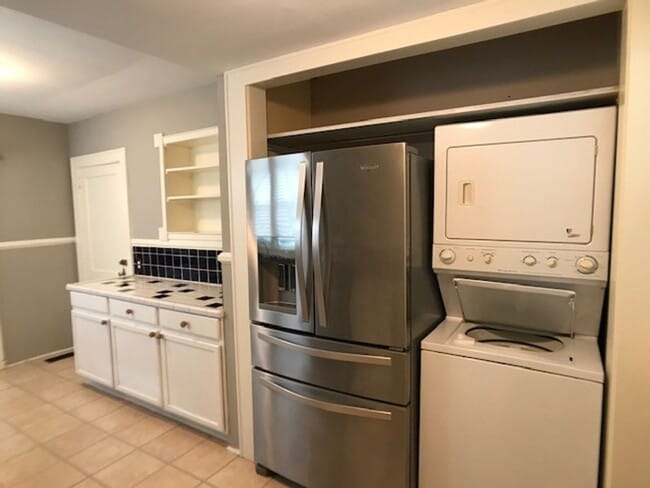 Building Photo - Adorable Inside the Beltline bungalow with lots of charm!