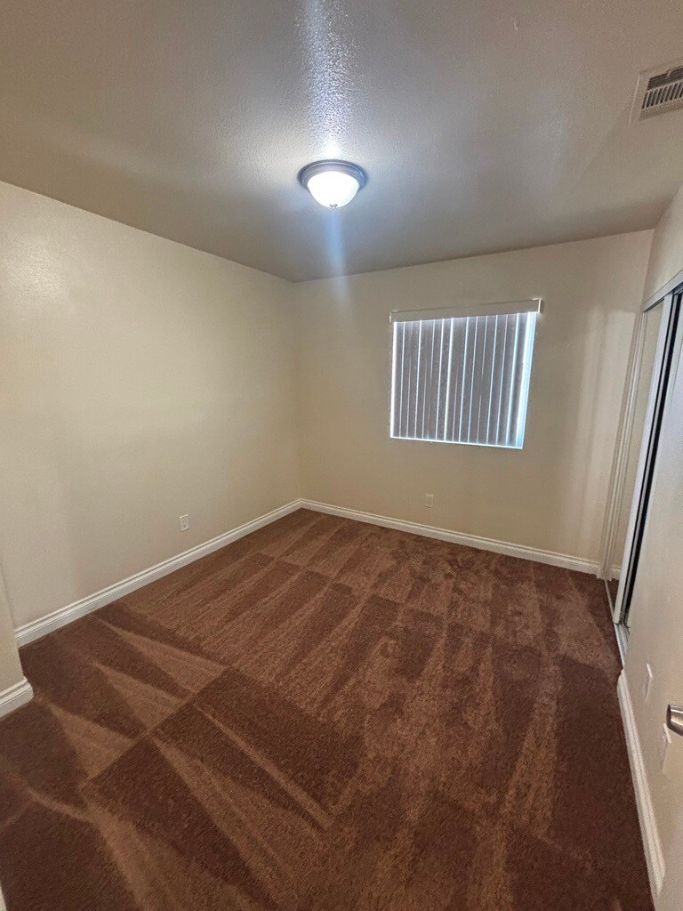 Building Photo - 156 E 67th St