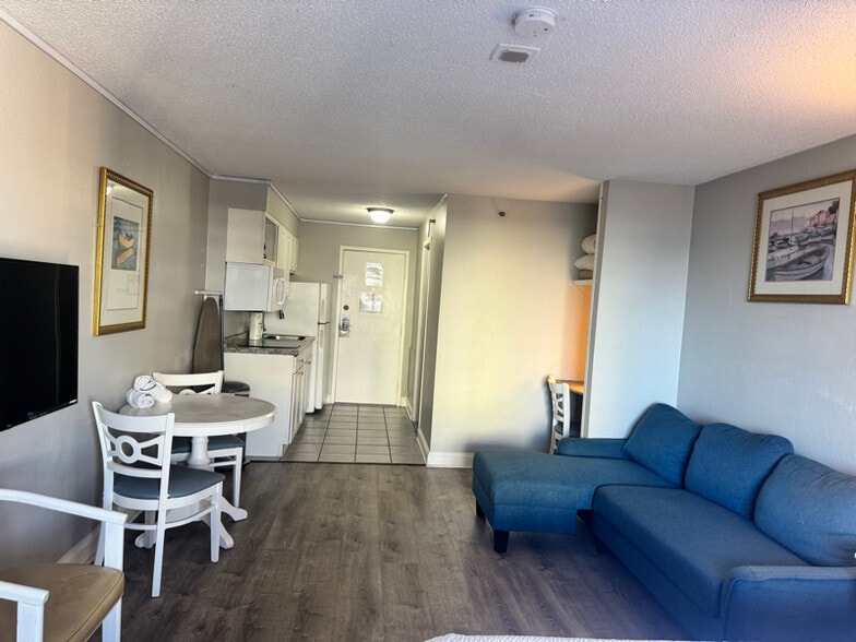 Building Photo - 1207 S Ocean Blvd