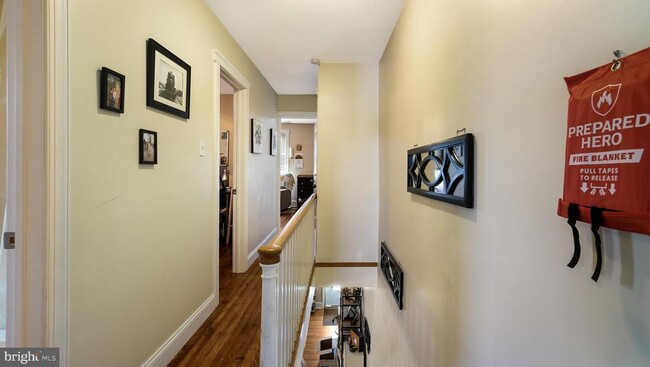 Building Photo - 372 Ripka St