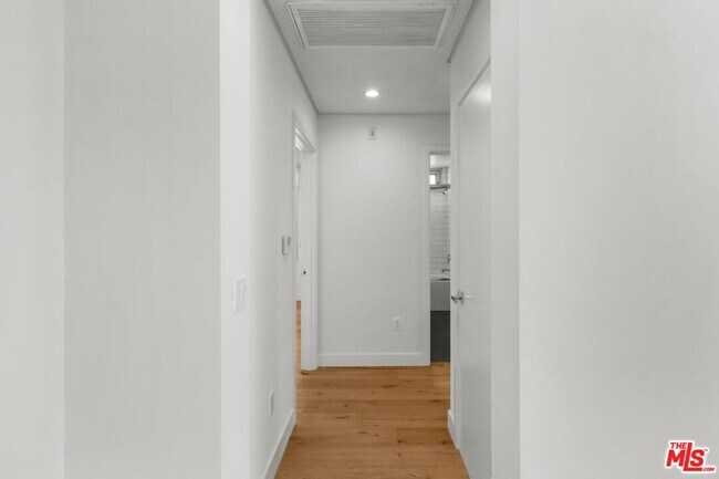 Building Photo - 938 Orange Grove Ave