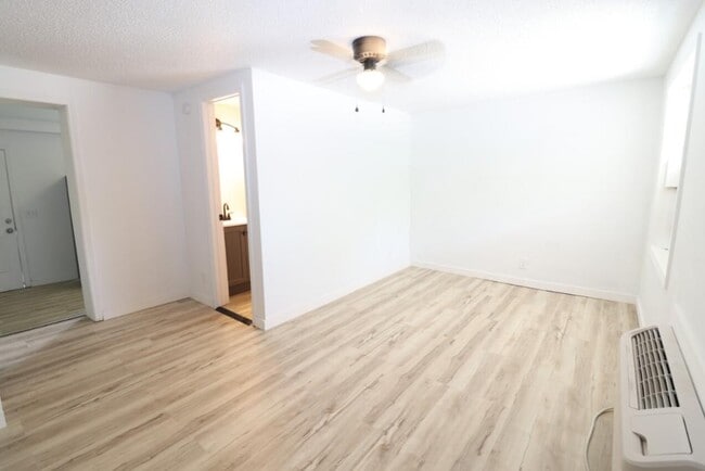 Building Photo - 21 Larue St