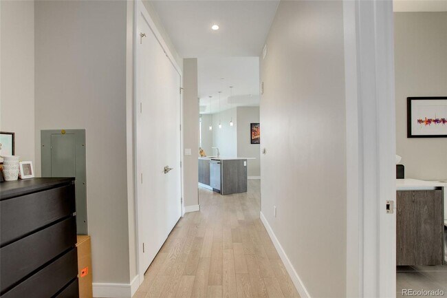 Building Photo - Stunning 2-Bedroom Condo at Sloan's Lake's Premier Lakehouse Community