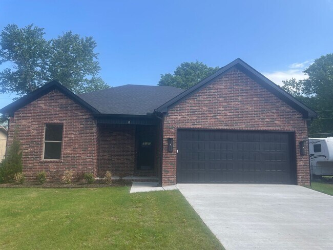 Building Photo - New construction mins from LRAFB