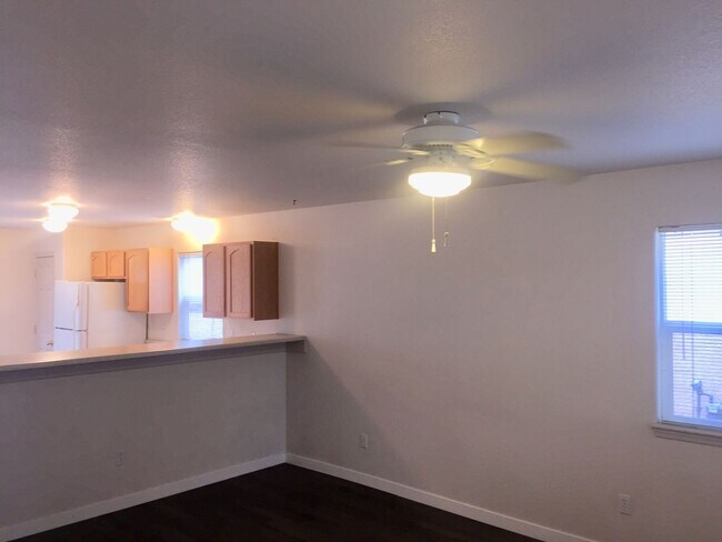 Building Photo - Nichols 1256- 1258