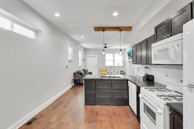 Building Photo - 288 S Souder Ave