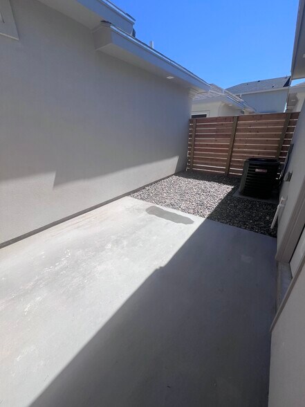 Building Photo - 2610 Fern Ave